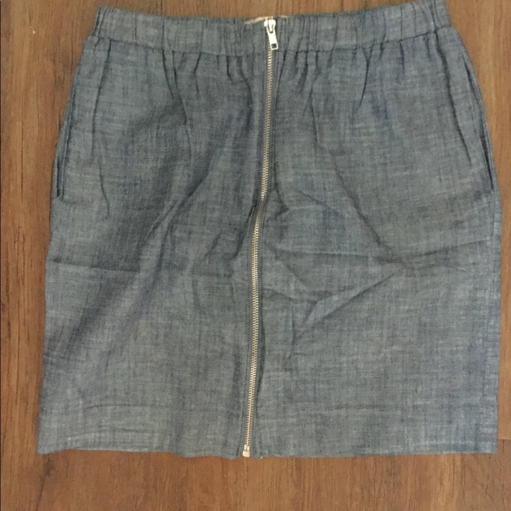 Skirt with zipper